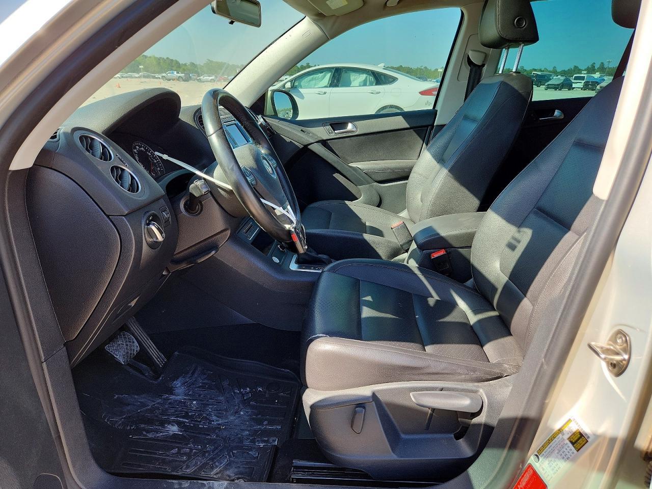 2014 Volkswagen Tiguan S - Image 7