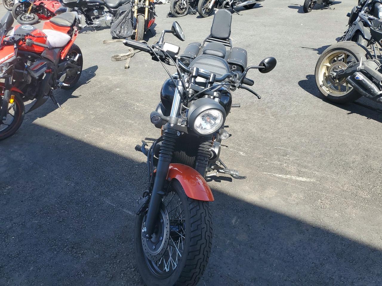 2025 Honda Vt750 C2B - Image 2