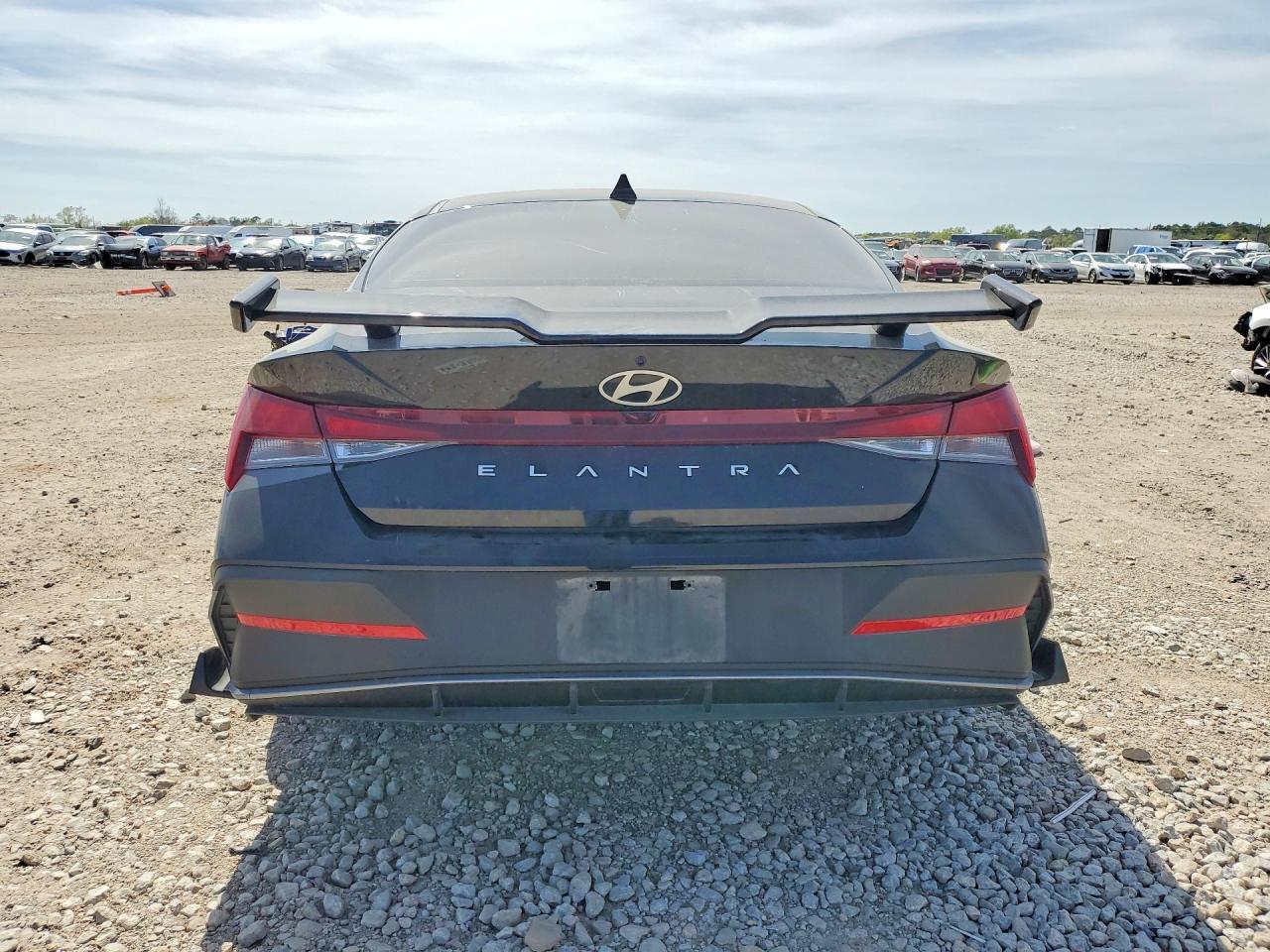 2024 Hyundai Elantra Se - Image 6