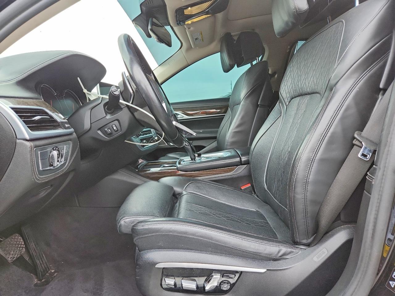 2016 BMW 750 Xi - Image 7