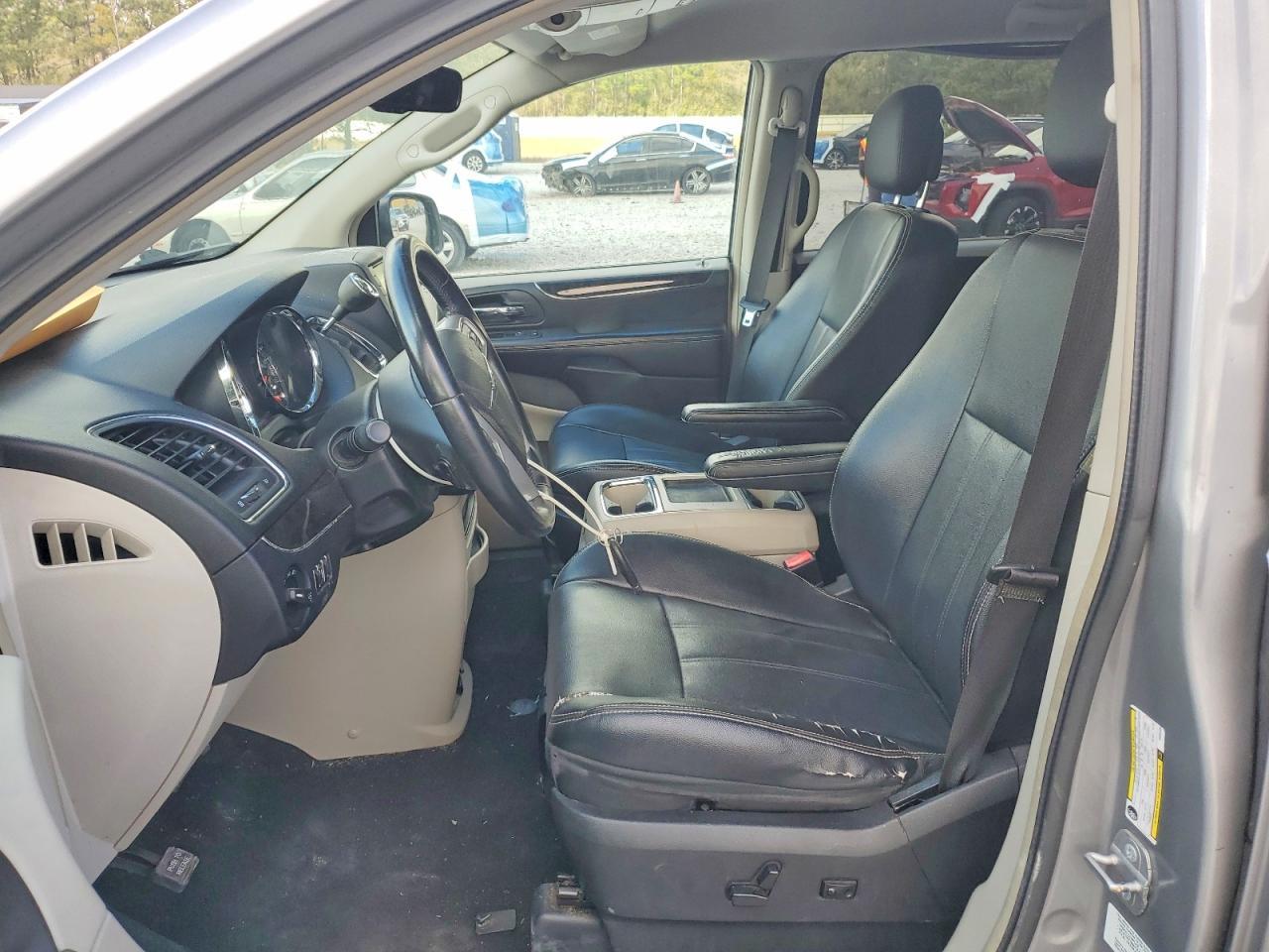 2014 Chrysler Town & Country Touring - Фото 7
