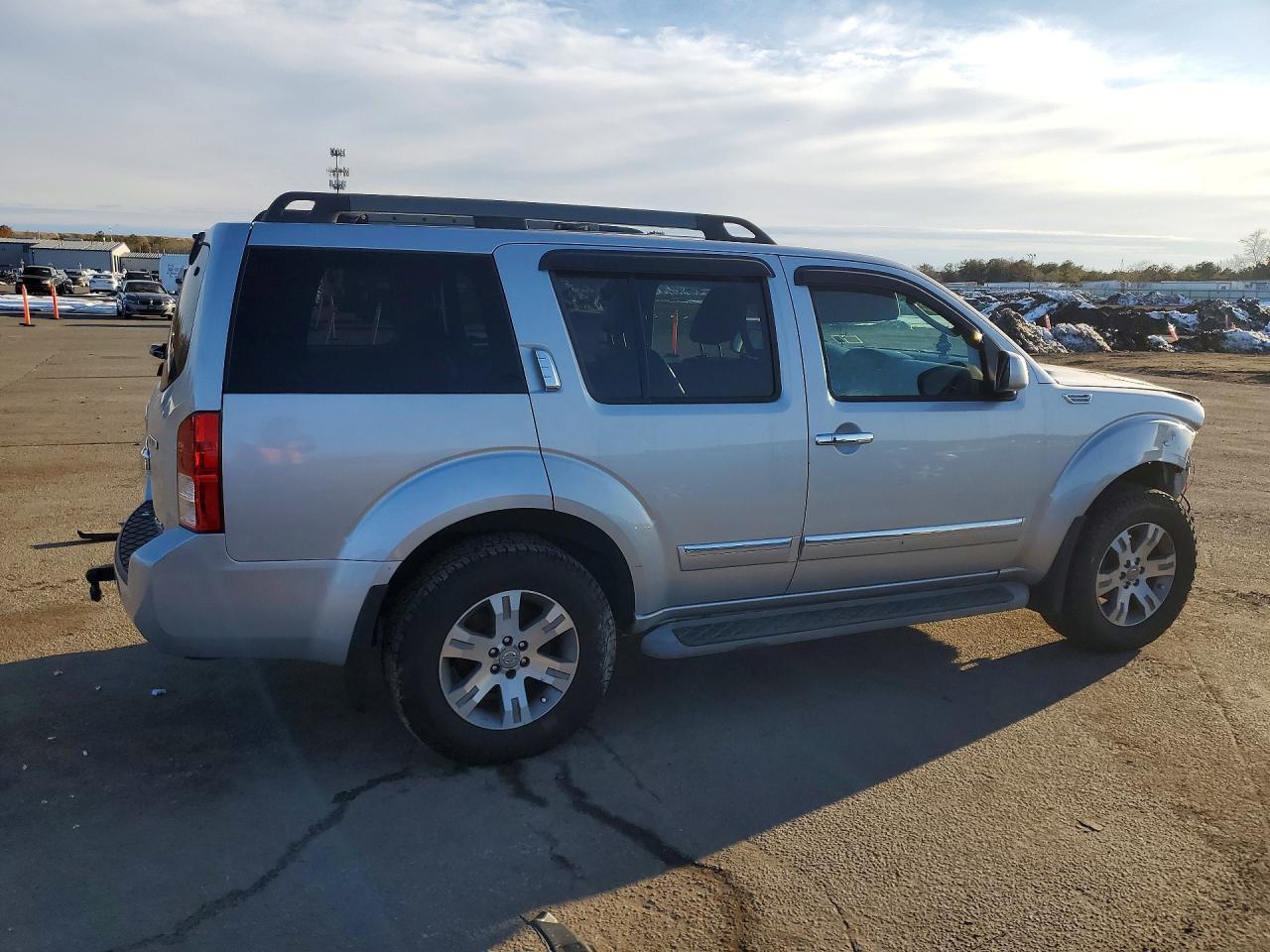 2011 Nissan Pathfinder S - Фото 3