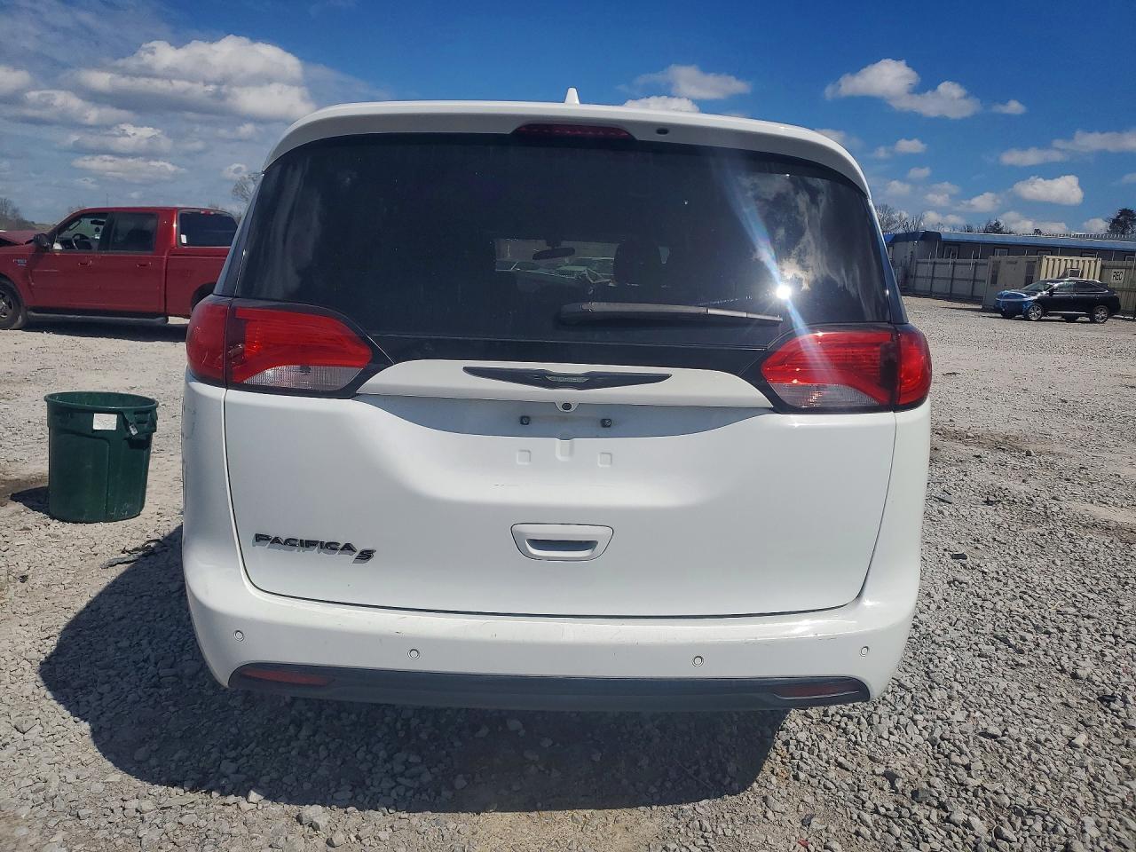 2018 Chrysler Pacifica Touring Plus - Image 6