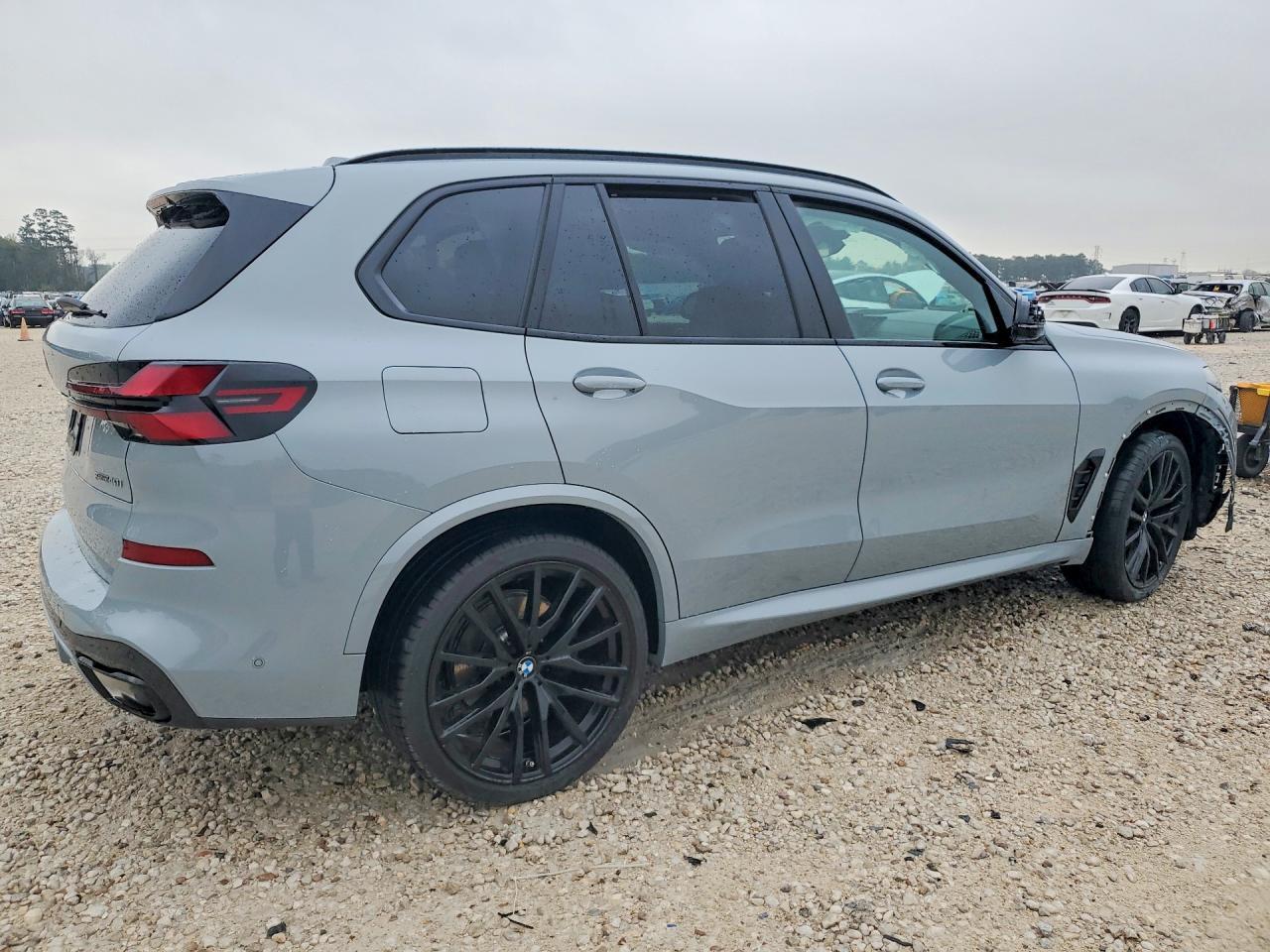 2024 BMW X5 xDrive40I - Image 3