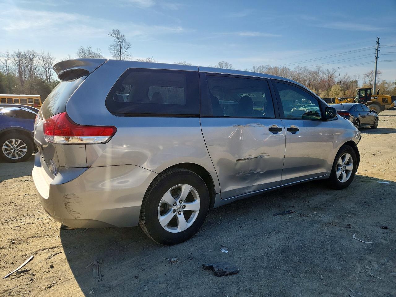 2011 Toyota Sienna Base 7-Passenger - Image 3