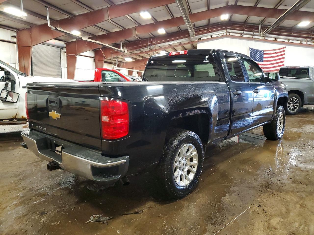 2016 Chevrolet Silverado K1500 - Image 3
