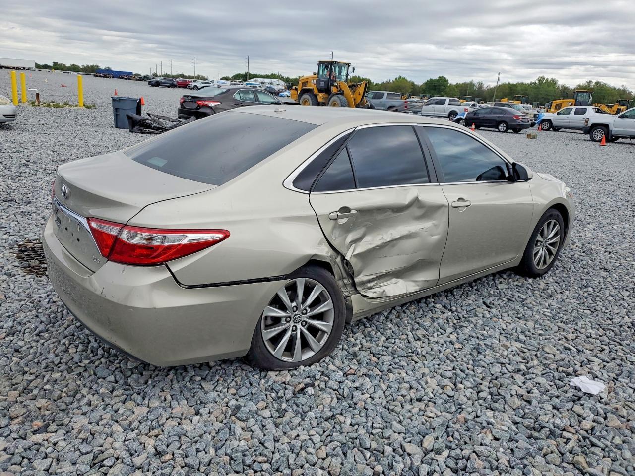 2016 Toyota Camry Xle - Фото 3