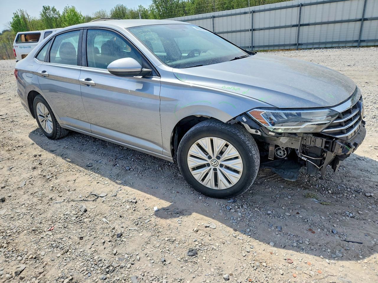 2019 Volkswagen Jetta - Image 4