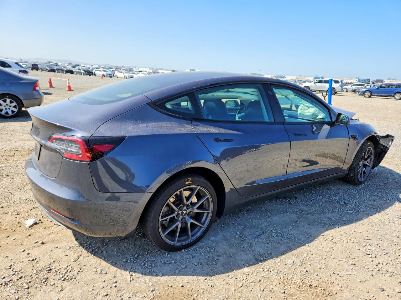 2023 Tesla Model 3 - Фото 3
