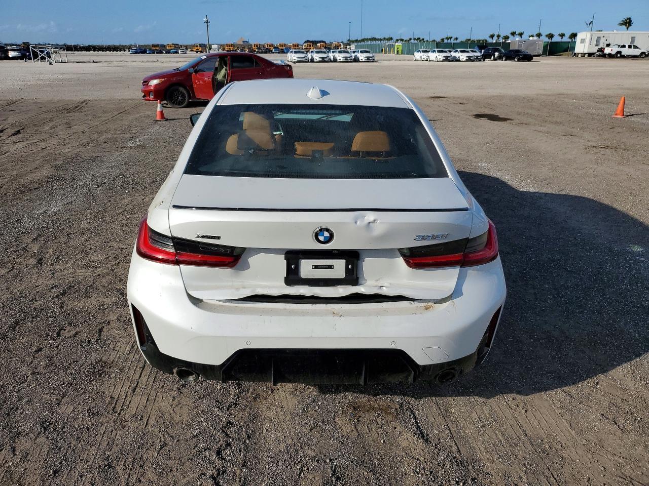 2025 BMW 330Xi - Фото 6