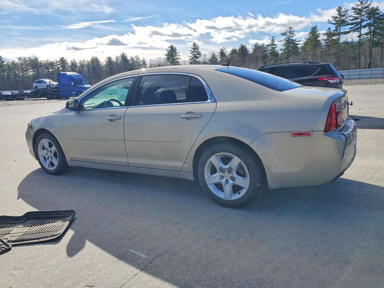 2009 Chevrolet Malibu Ls - Image 2