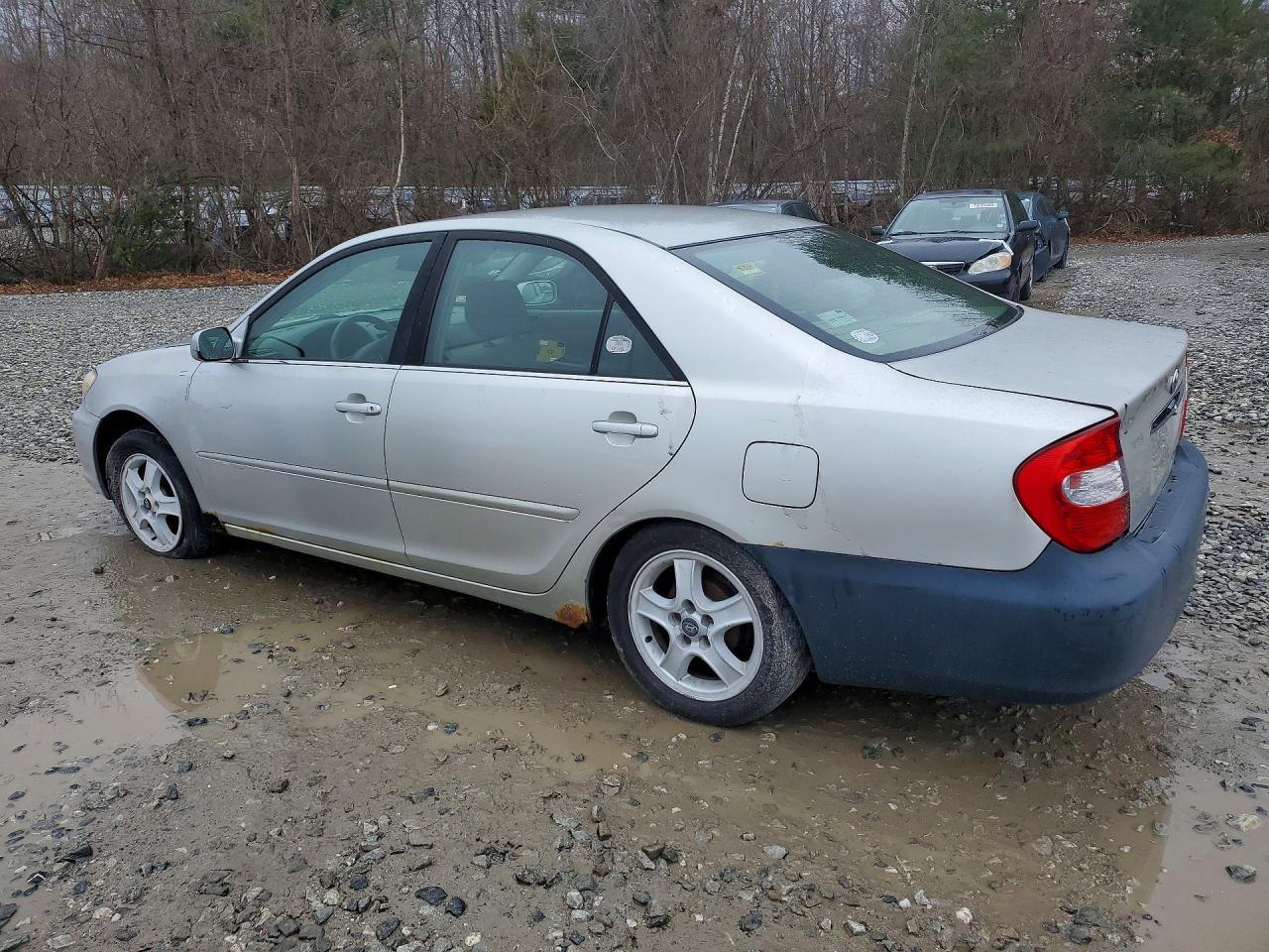 2002 Toyota Camry Le - Фото 2