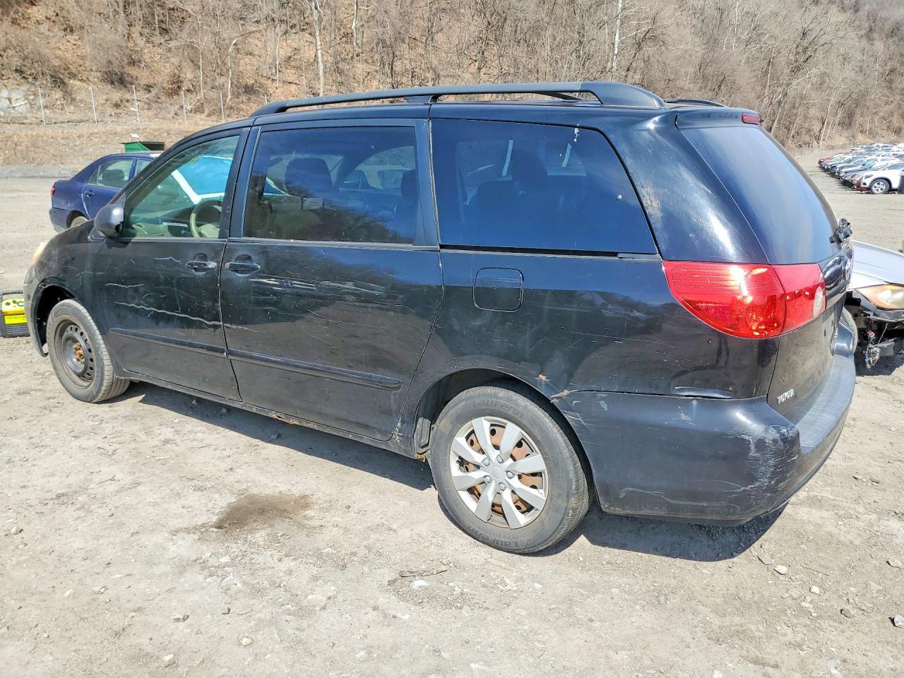 2008 Toyota Sienna Le - Image 2