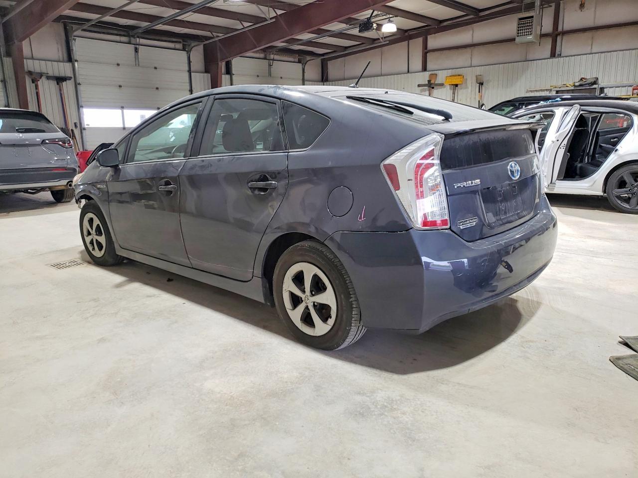2015 Toyota Prius Two - Фото 2
