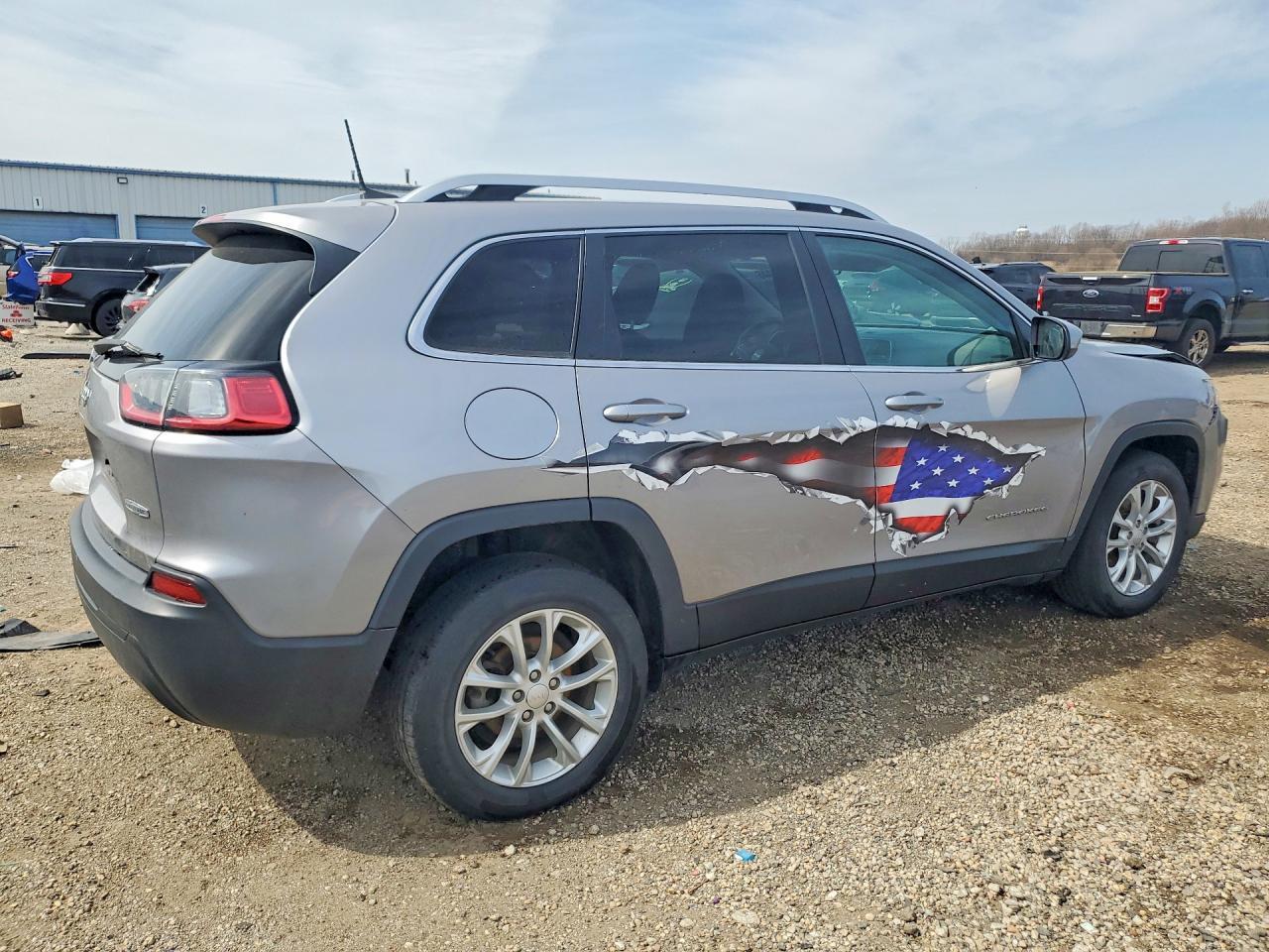 2019 Jeep Cherokee Latitude - Image 3
