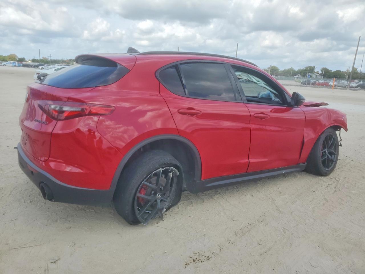 2020 Alfa Romeo Stelvio - Фото 3