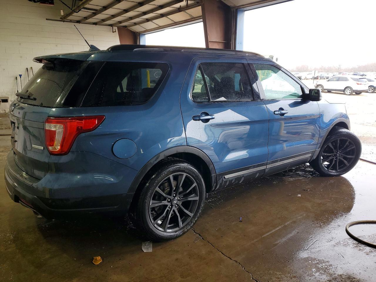 2018 Ford Explorer Xlt - Фото 3