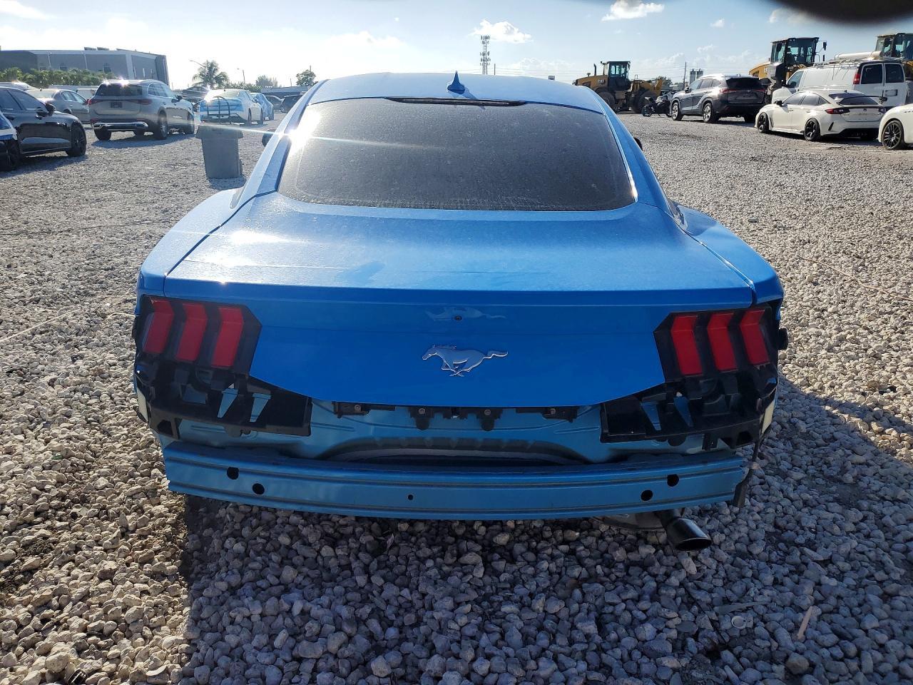 2025 Ford Mustang - Фото 6