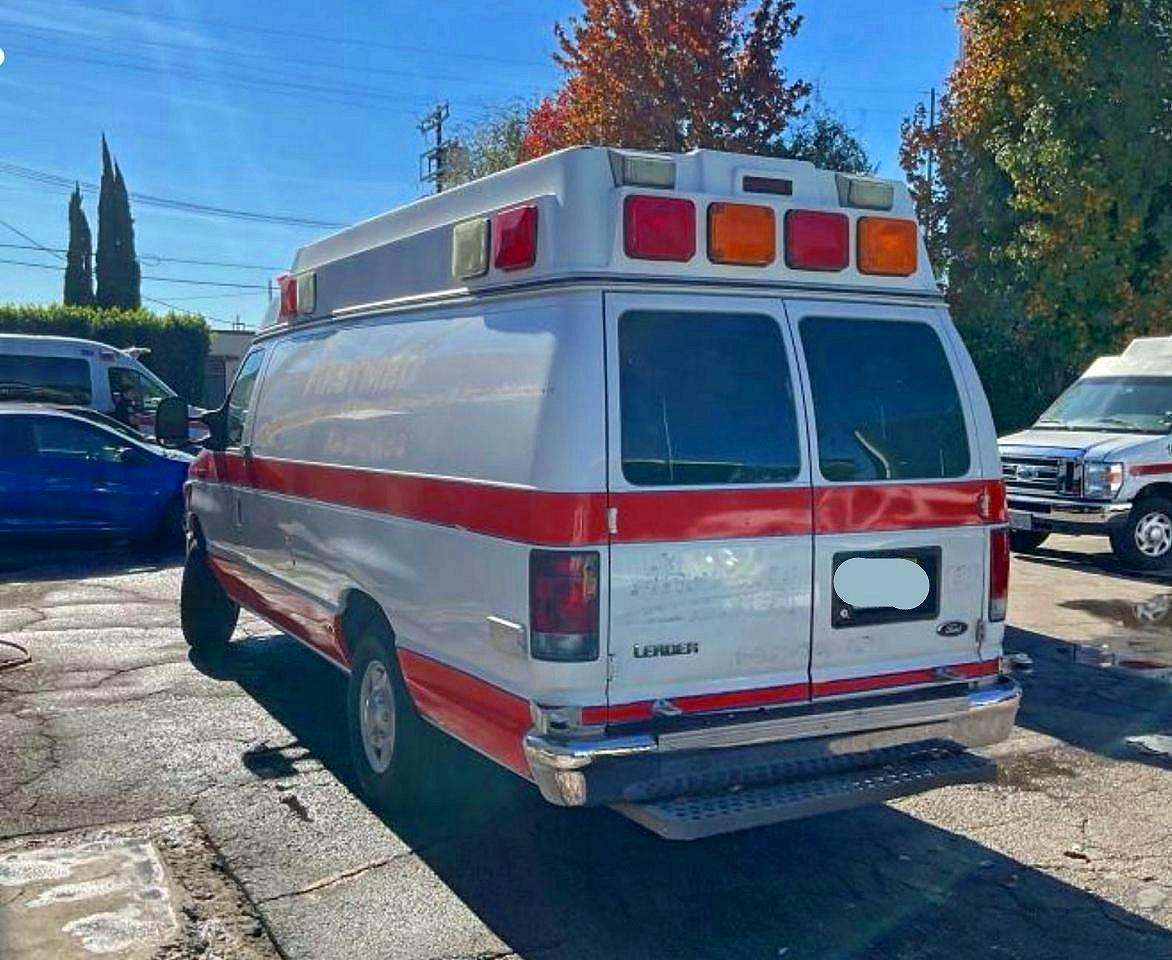 2013 Ford Econoline White - Ambulance - Фото 3