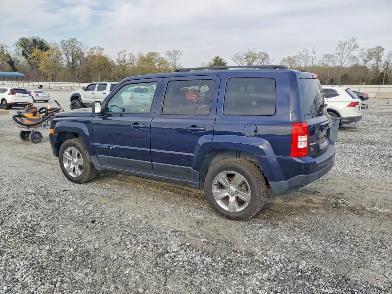 2016 Jeep Patriot Latitude - Image 2