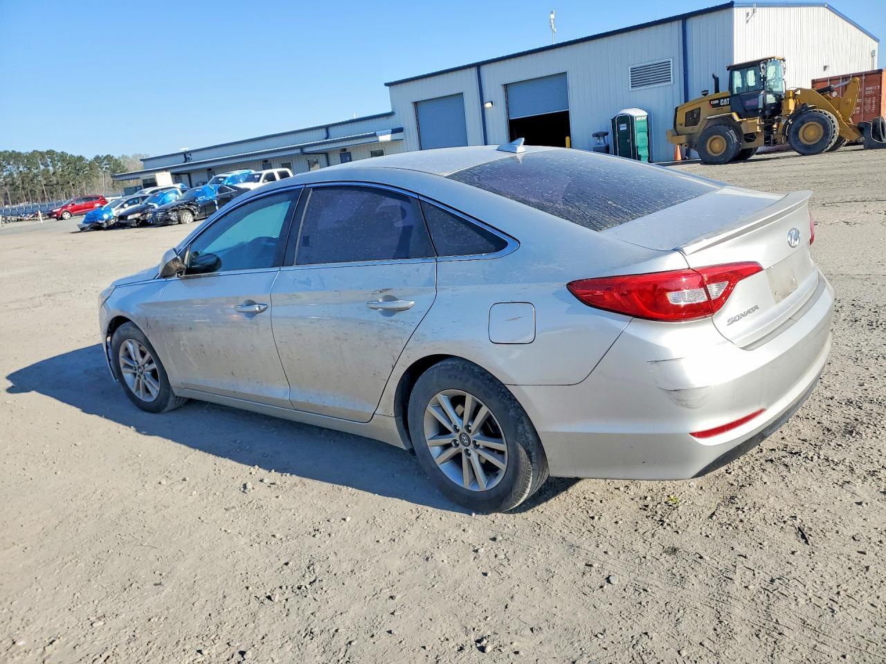 2017 Hyundai Sonata Base - Image 2