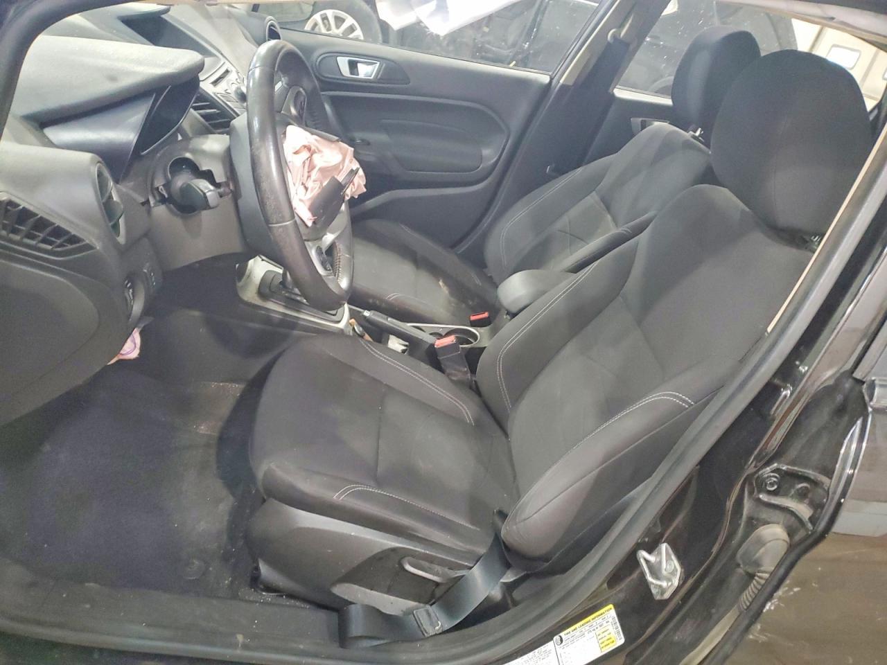 2015 Ford Fiesta Se - Фото 7