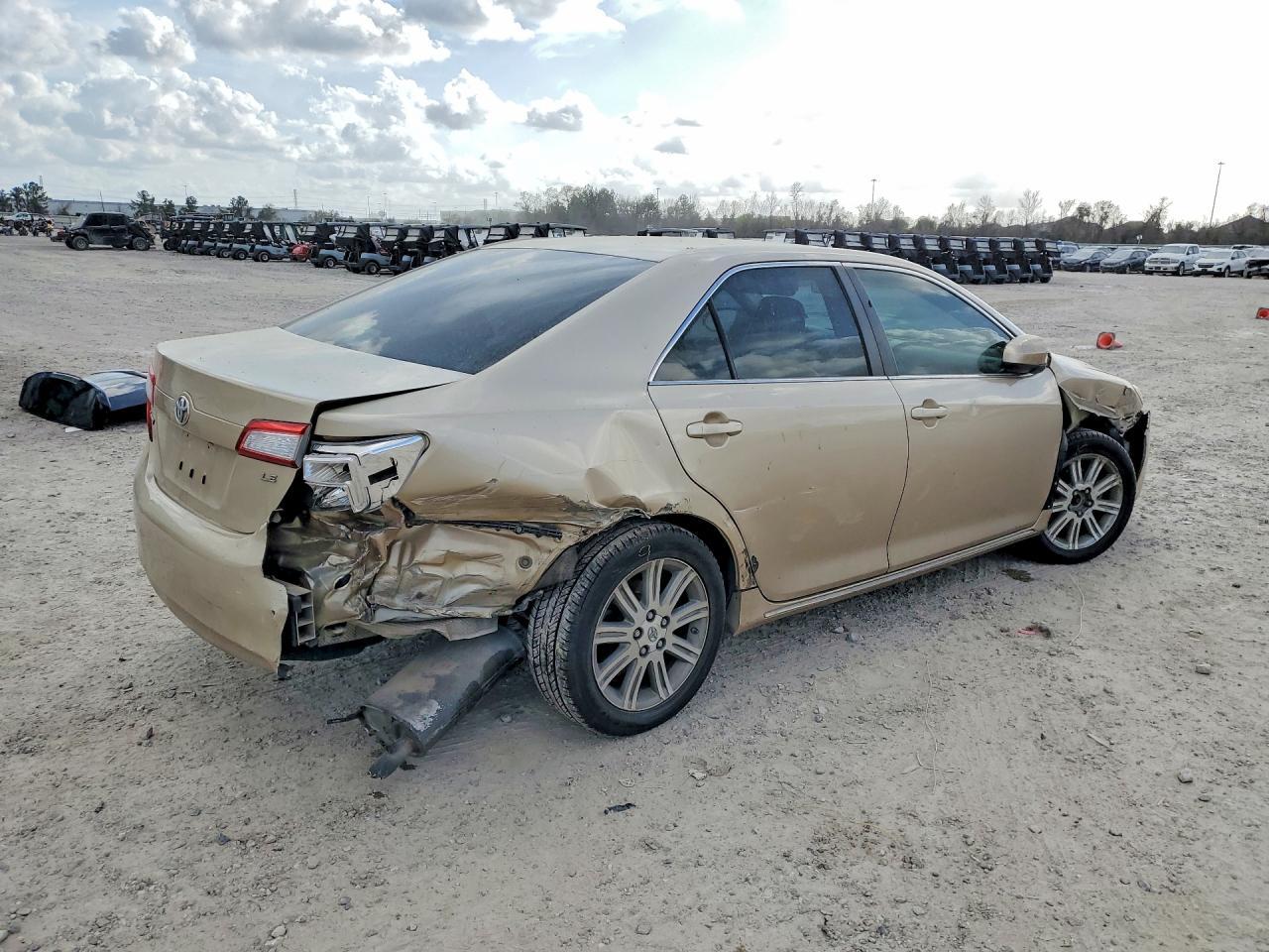 2012 Toyota Camry Le - Image 3
