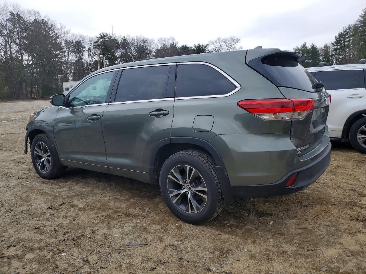 2018 Toyota Highlander Le Plus - Фото 2