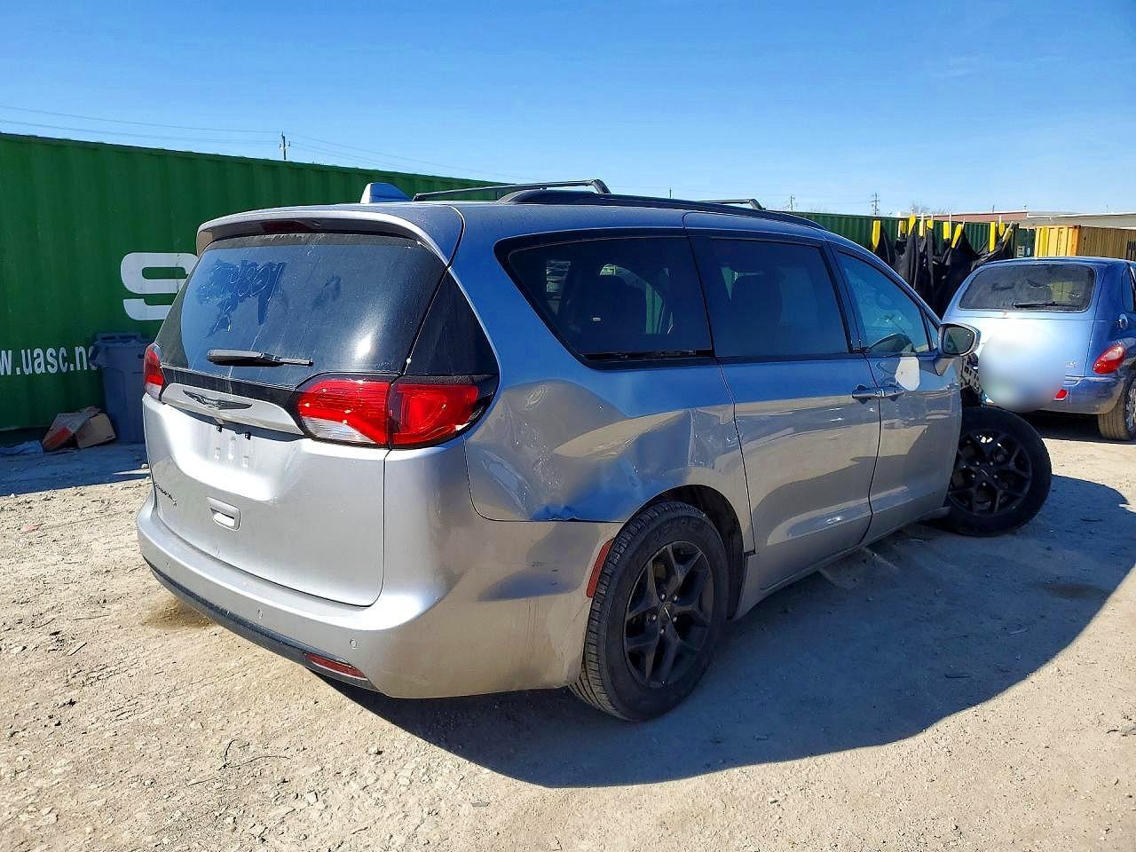 2018 Chrysler Pacifica Touring L - Фото 3
