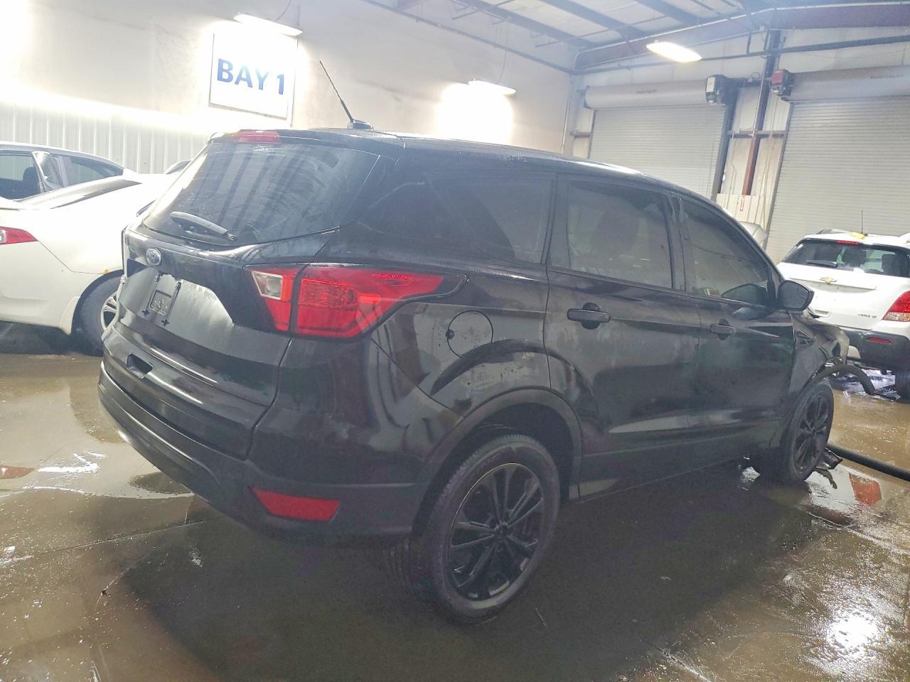 2019 Ford Escape S - Фото 3