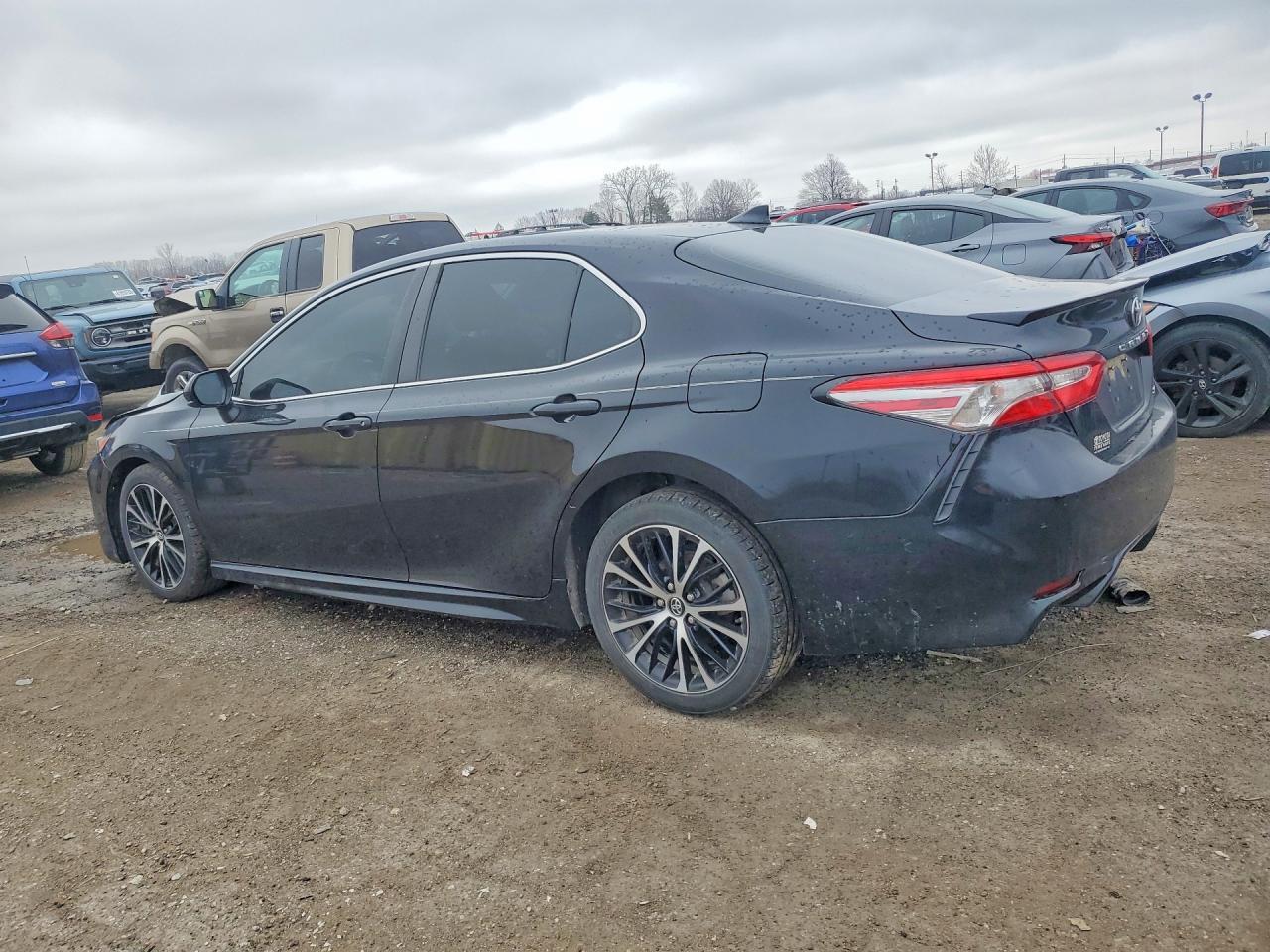 2019 Toyota Camry Se - Фото 2