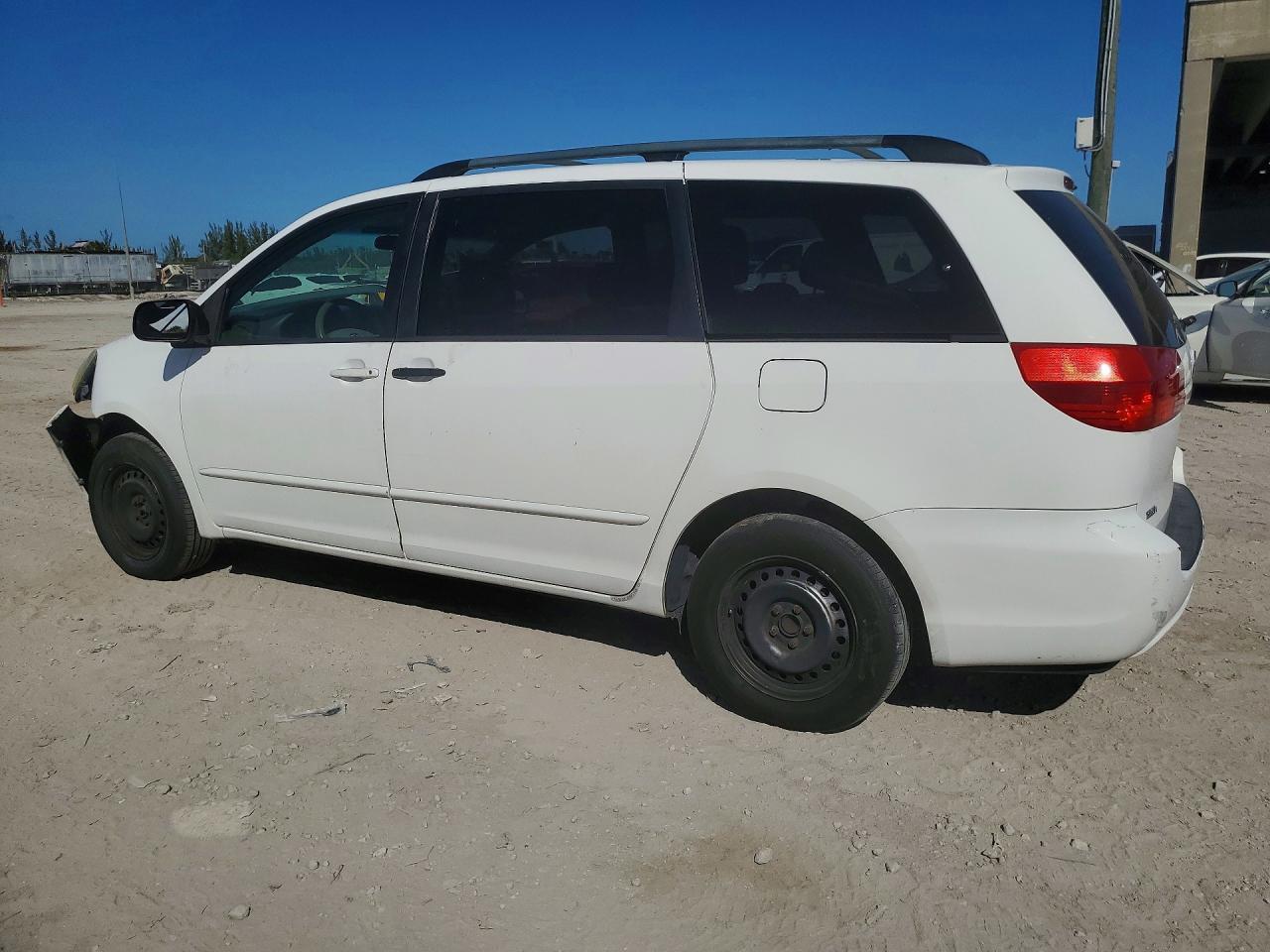 2004 Toyota Sienna Le 8 Passenger - Фото 2