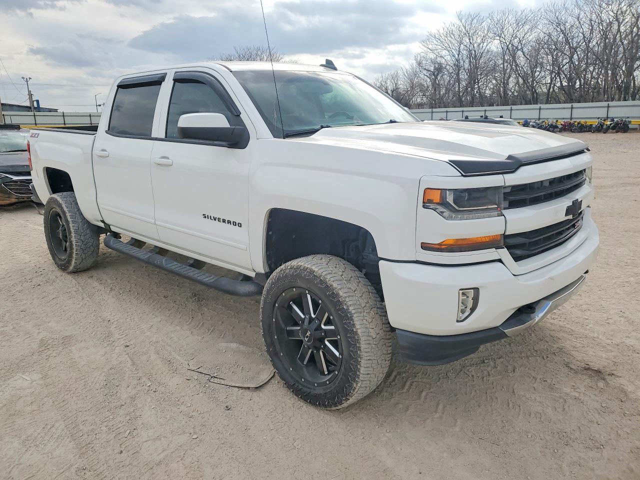 2017 Chevrolet Silverado K1500 Lt - Image 4