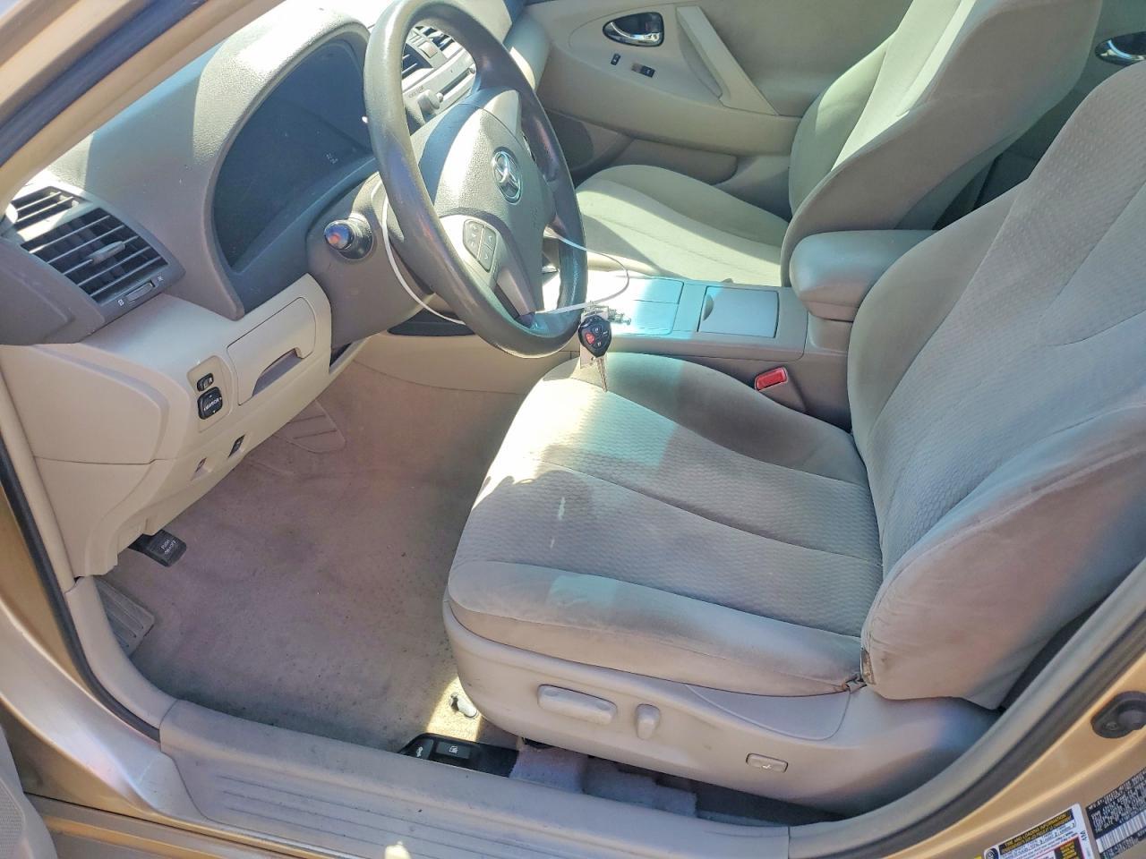 2010 Toyota Camry Le - Фото 7