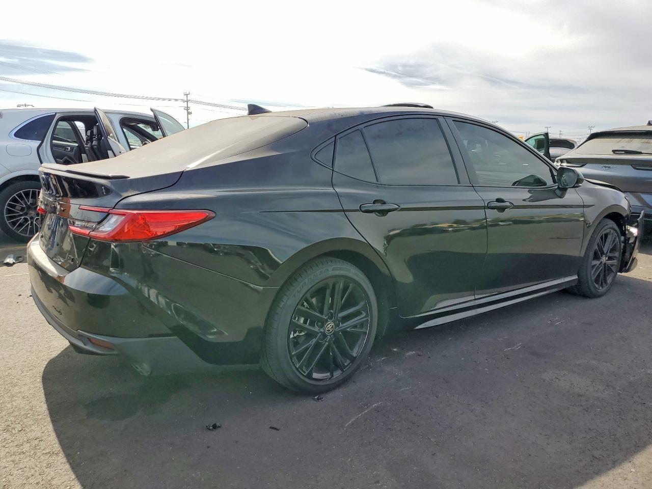 2025 Toyota Camry Se - Image 3