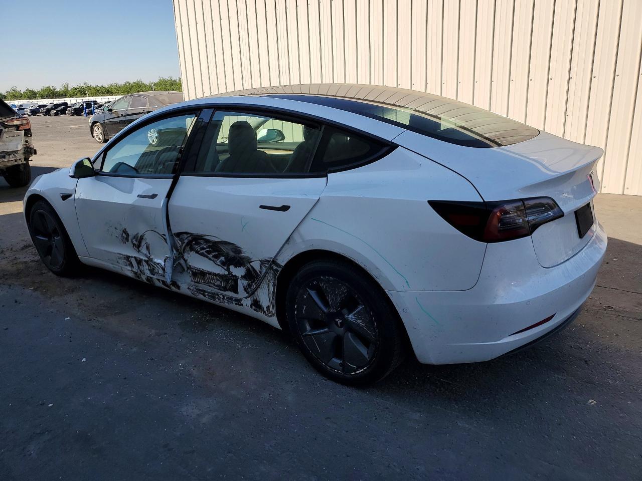 2022 Tesla Model 3 - Фото 2