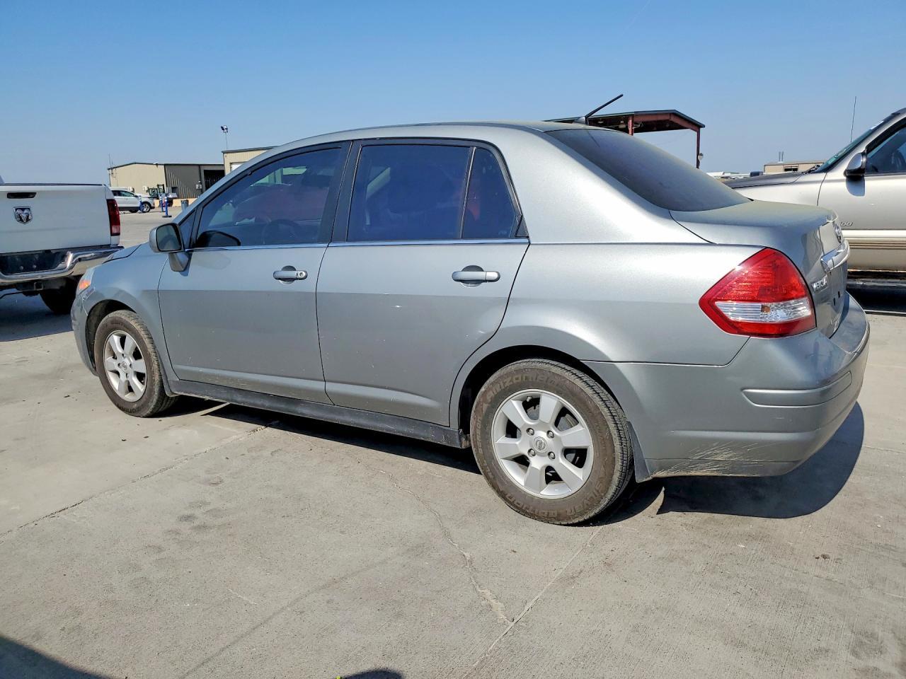 2008 Nissan Versa 1.8 S - Фото 2