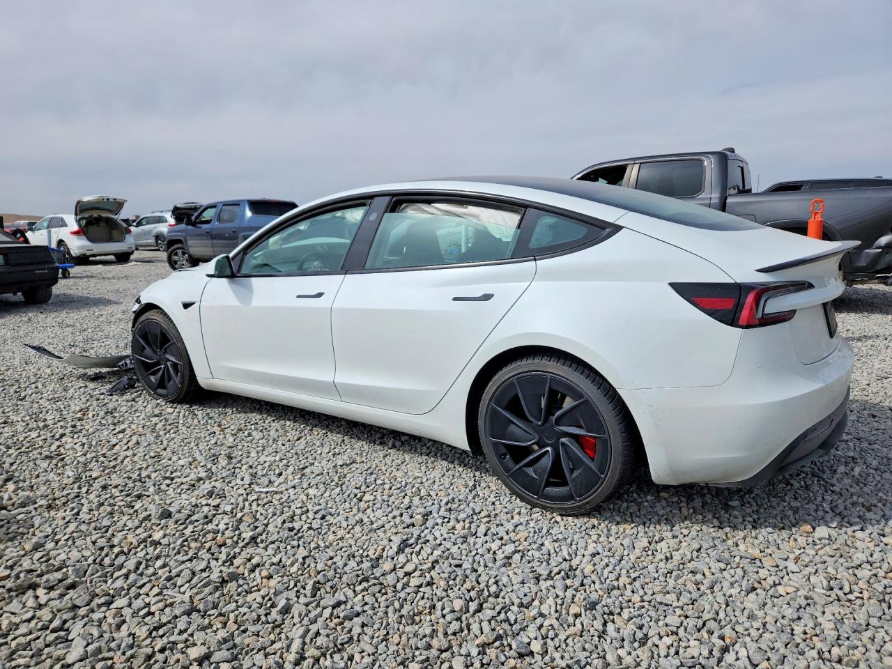 2024 Tesla Model 3 - Фото 2