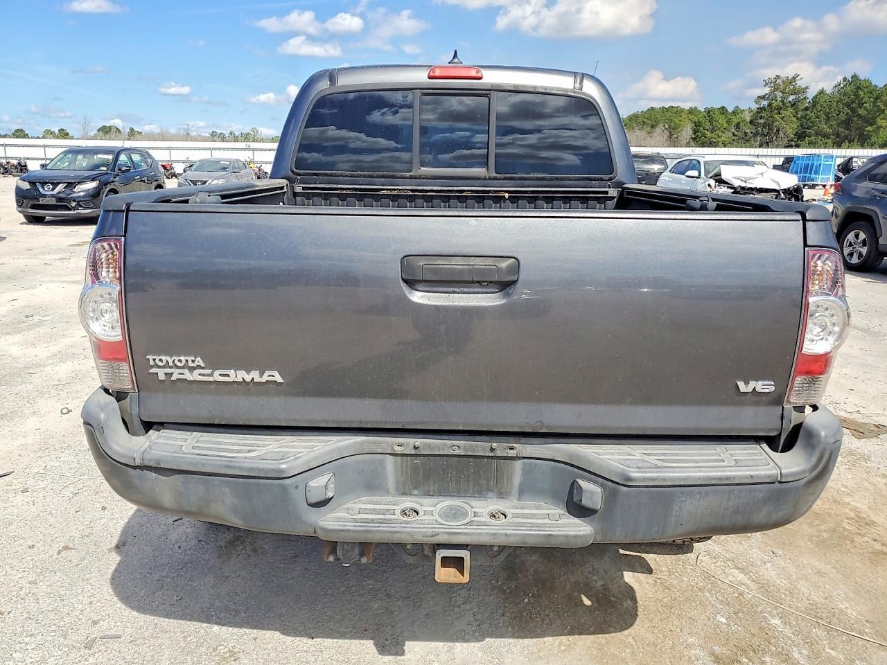 2014 Toyota Tacoma V6 - Image 6