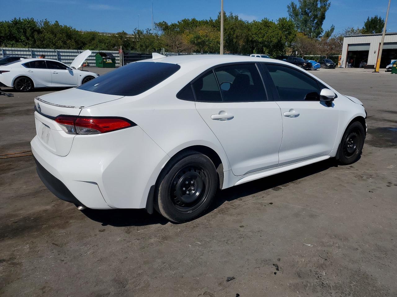 2024 Toyota Corolla Le - Фото 3