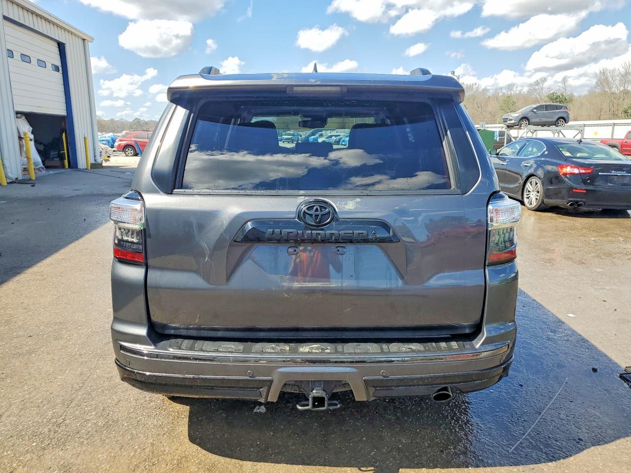 2021 Toyota 4Runner Nightshade Edition - Фото 6