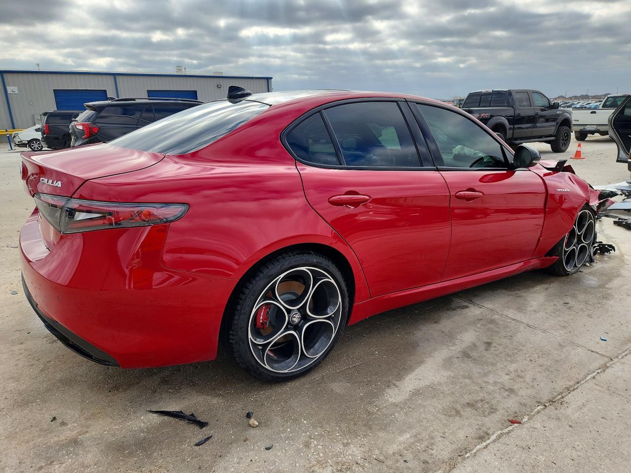 2025 Alfa Romeo Giulia Base - Фото 3