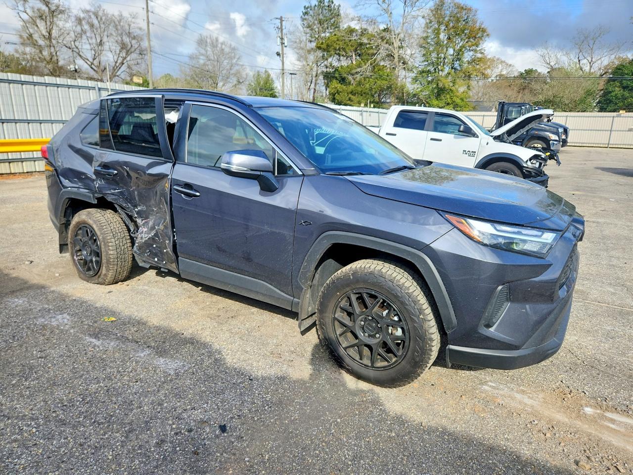 2025 Toyota Rav4 Xle - Image 4