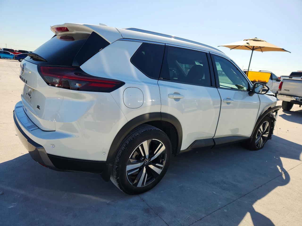 2024 Nissan Rogue Sl - Image 3