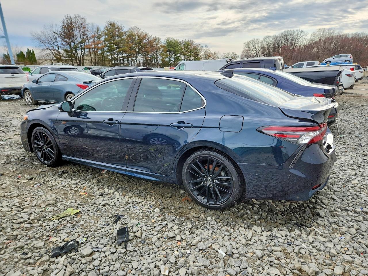 2021 Toyota Camry Xse - Фото 2