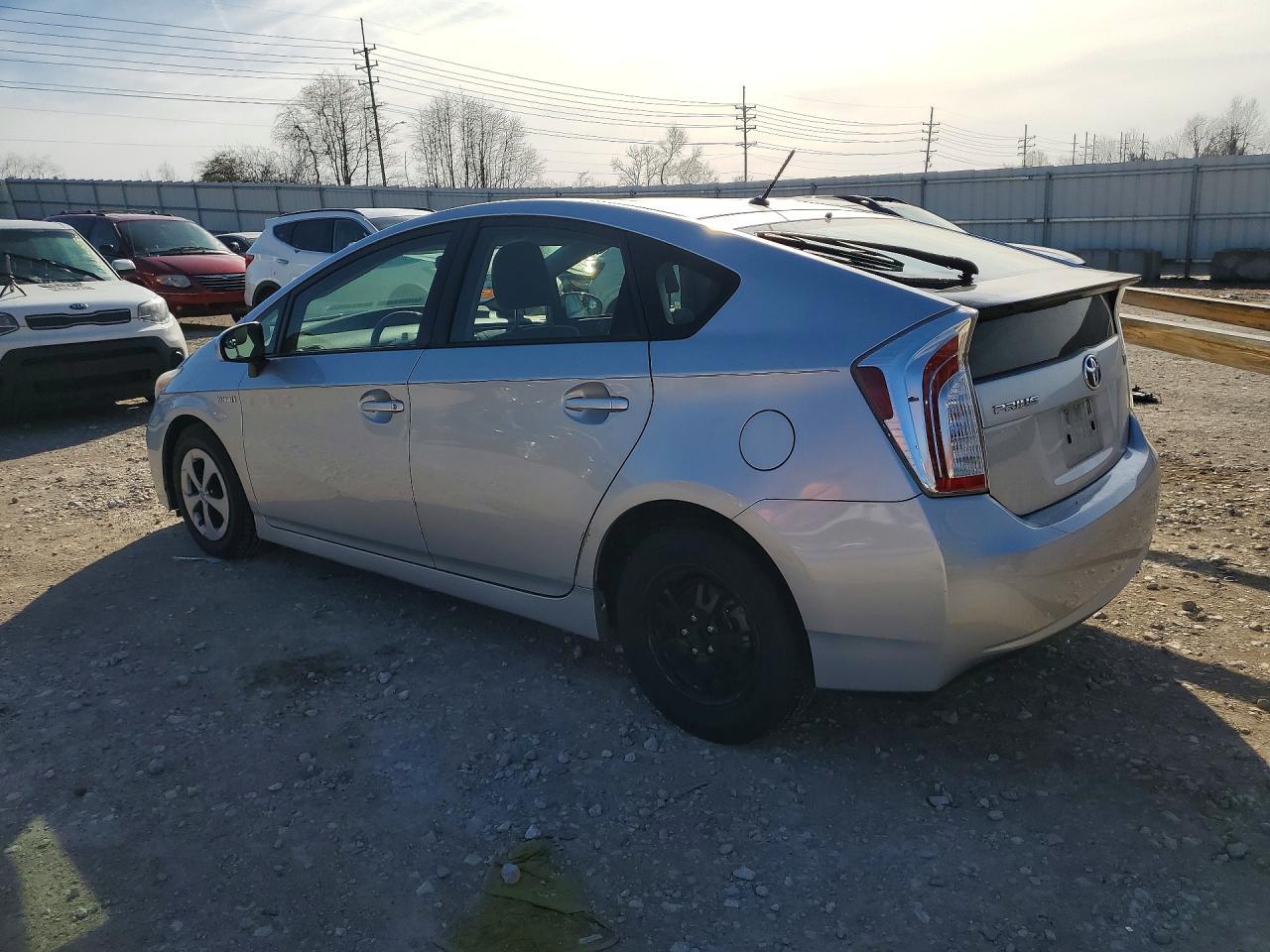 2013 Toyota Prius Two - Фото 2