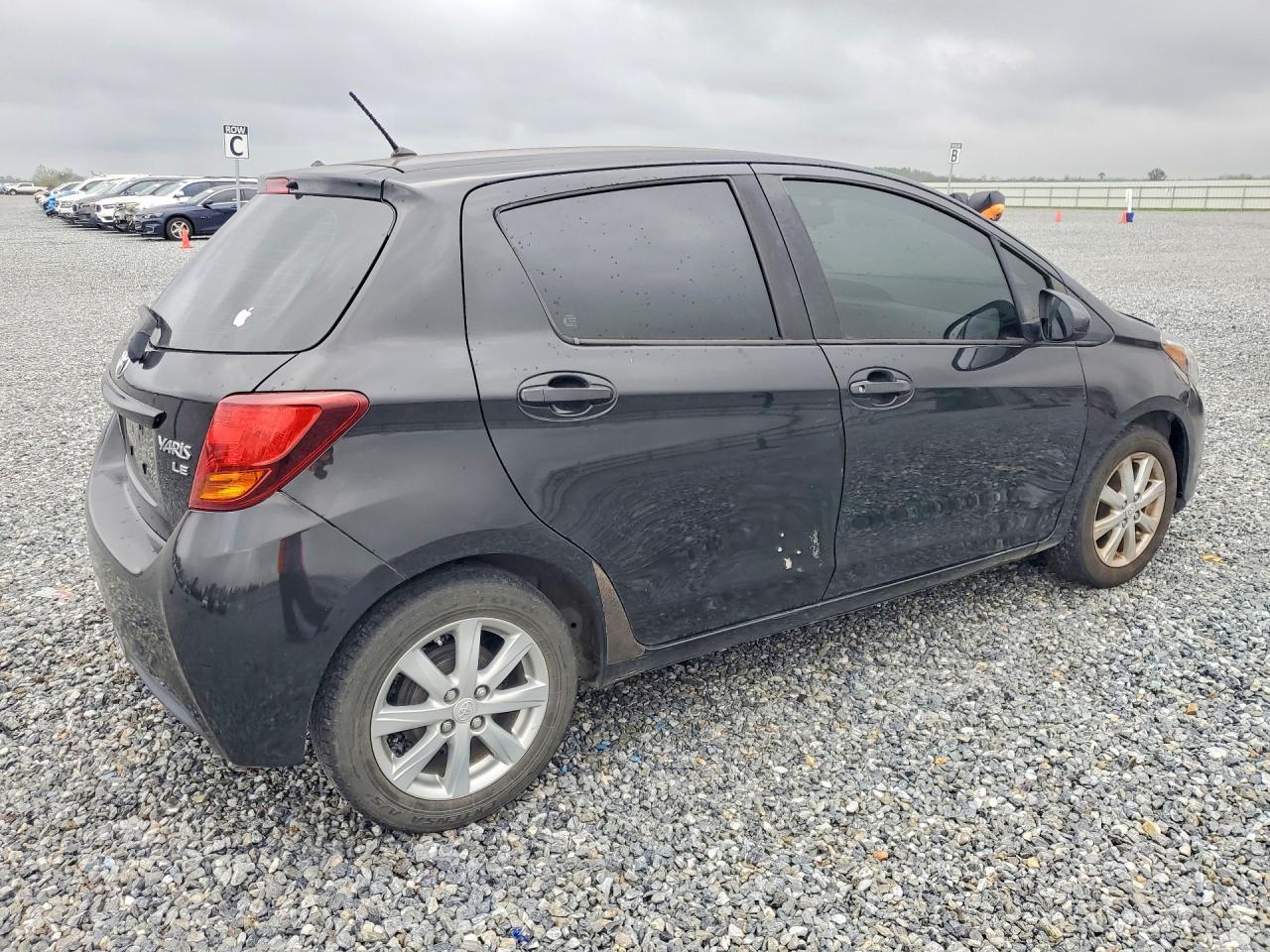 2015 Toyota Yaris 5-Door Le - Image 3