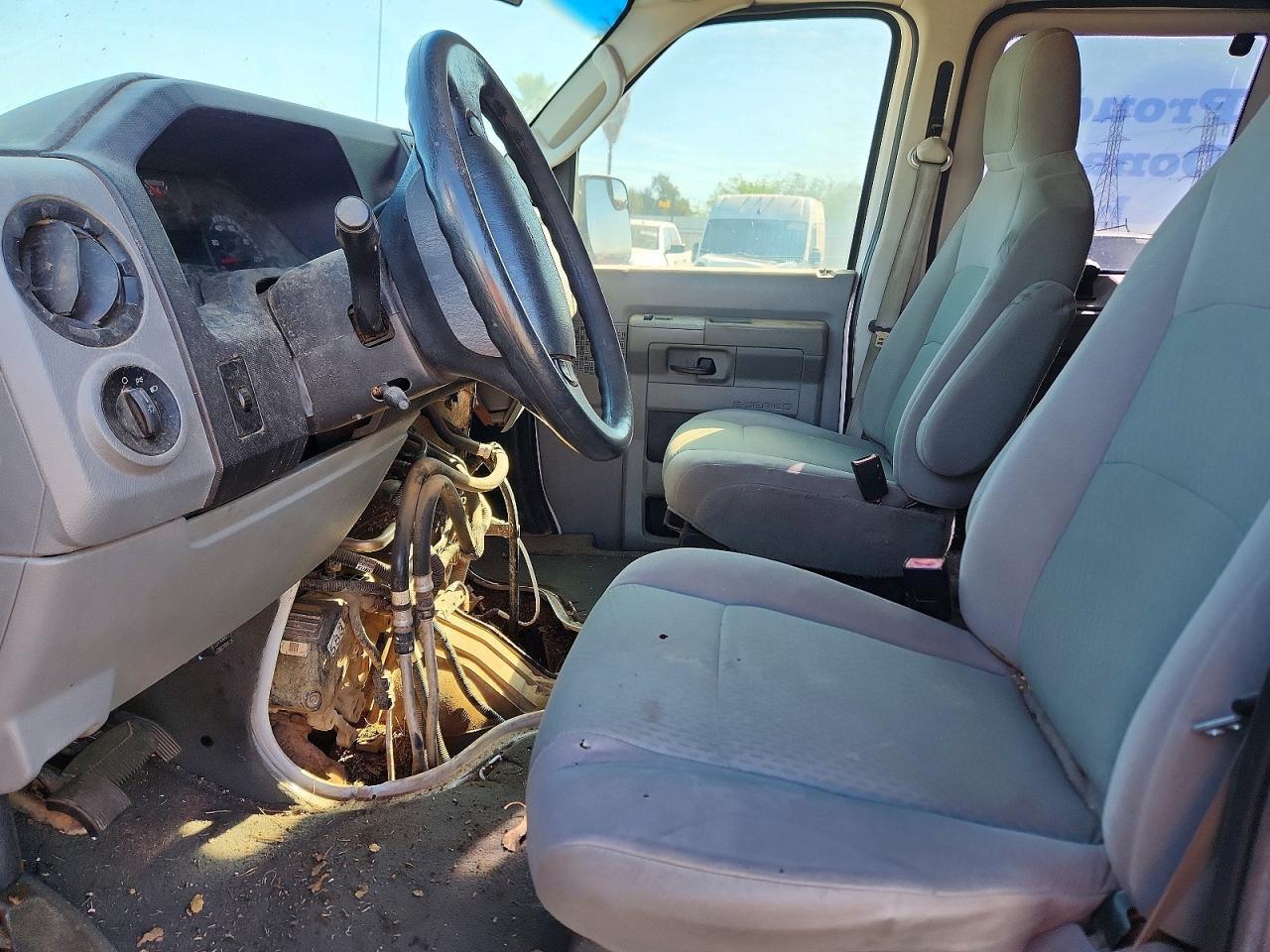 2010 Ford Econoline E350 Super Duty Wagon - Фото 5