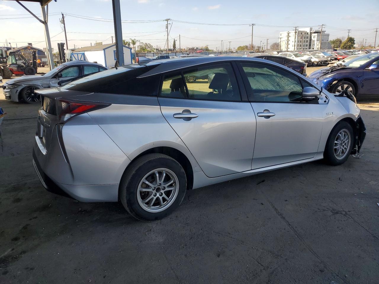 2017 Toyota Prius Two - Фото 3