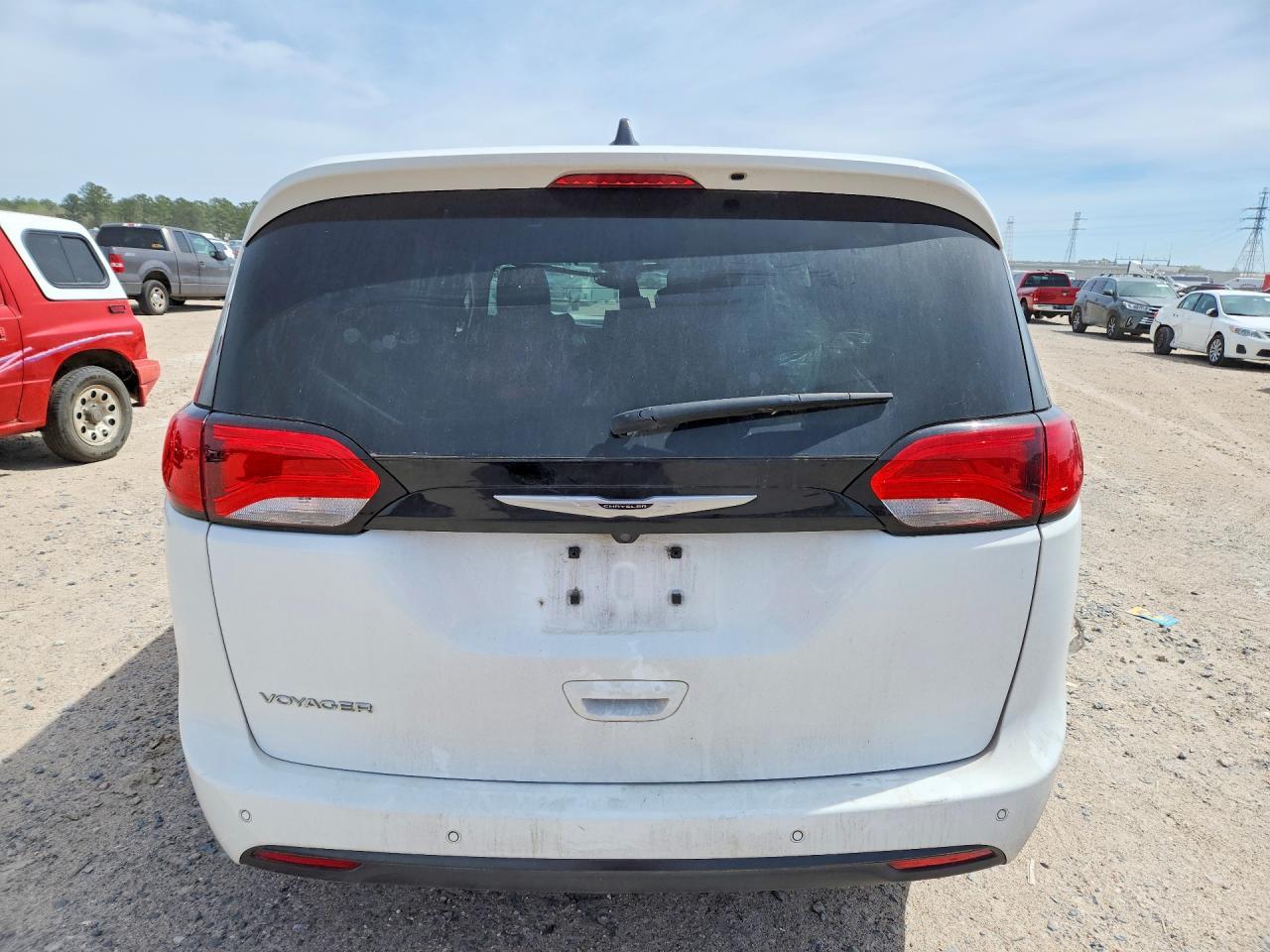 2025 Chrysler Voyager Lx - Image 6